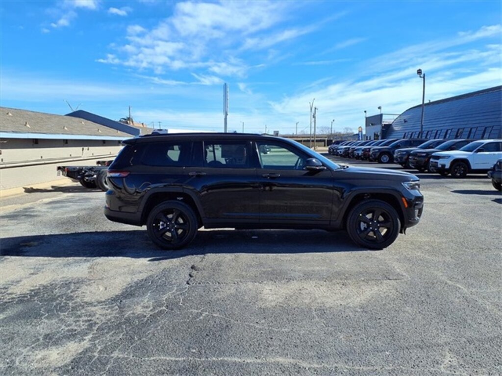 New 2025 Jeep Grand Cherokee L ALTITUDE X 4X4 Sport Utility