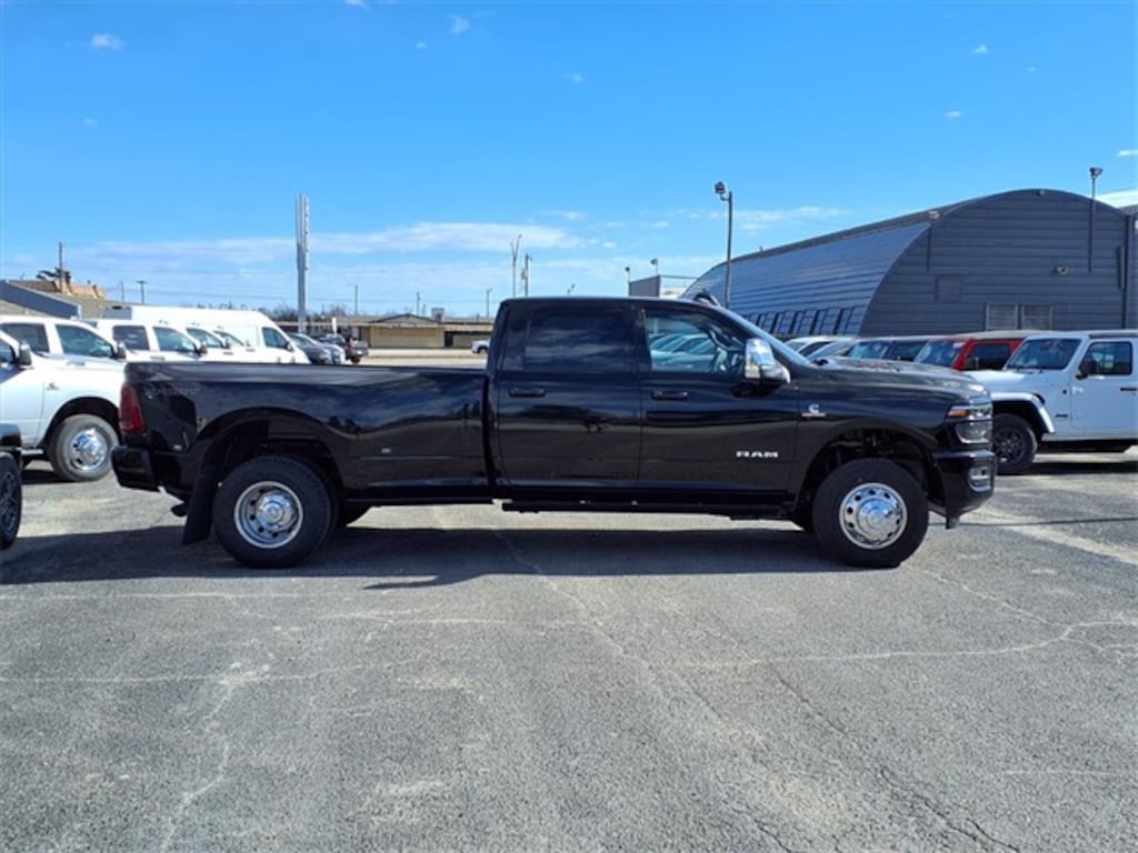 New 2026 Ram 3500 LARAMIE CREW CAB 4X4 8' BOX Pickup