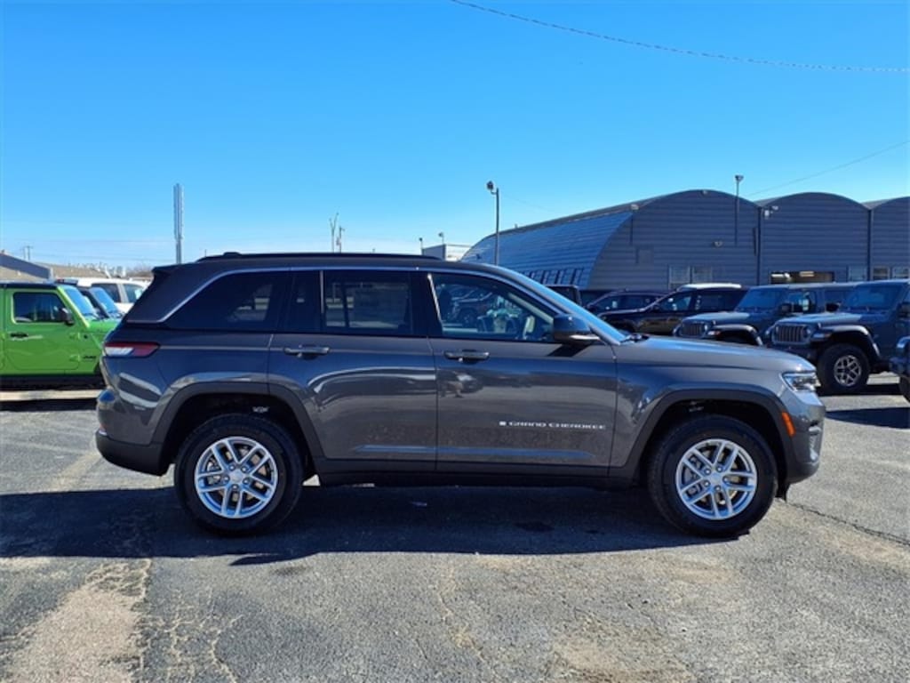 New 2025 Jeep Grand Cherokee LAREDO X 4X4 Sport Utility