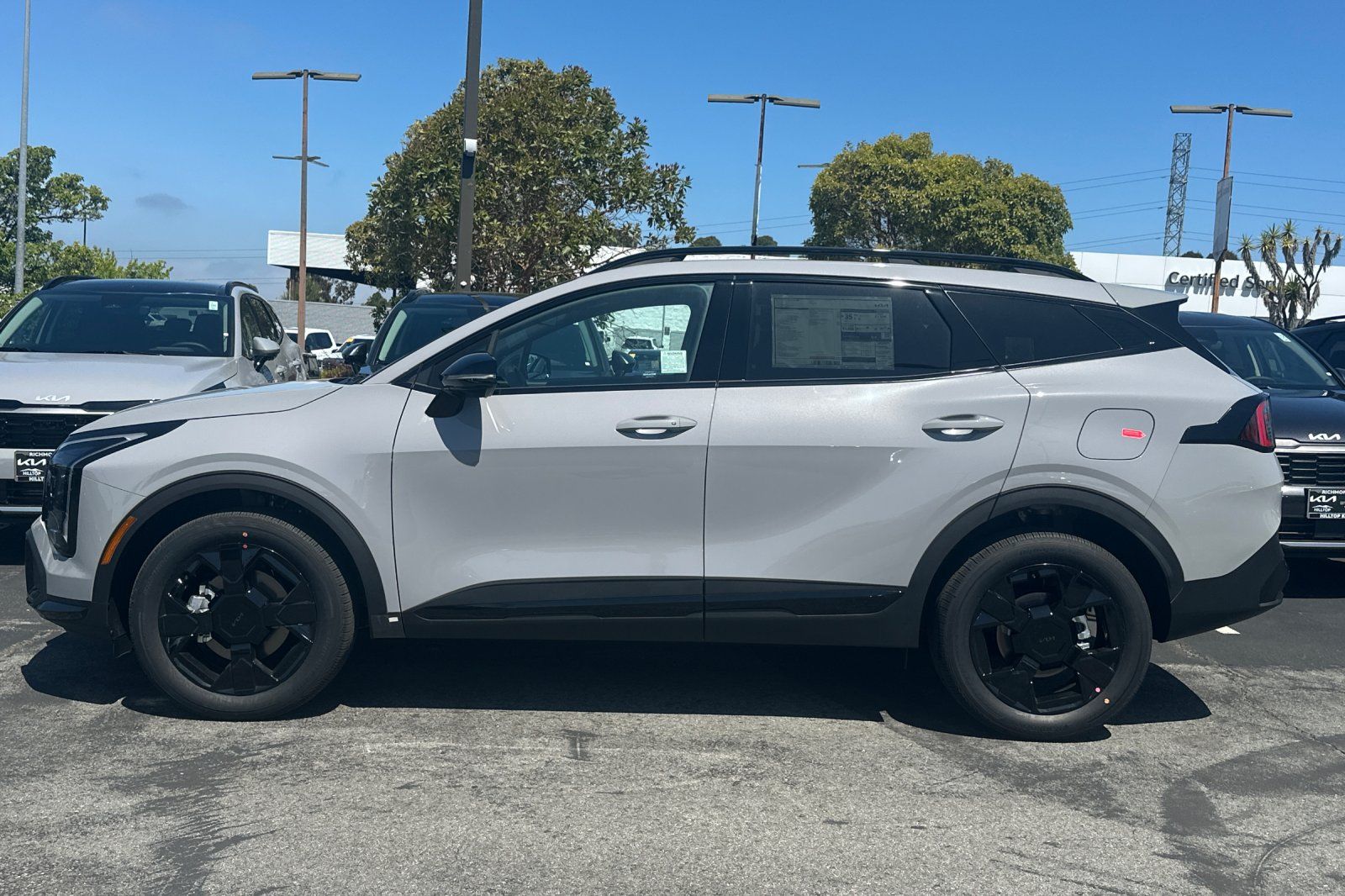 View vehicle photo 7