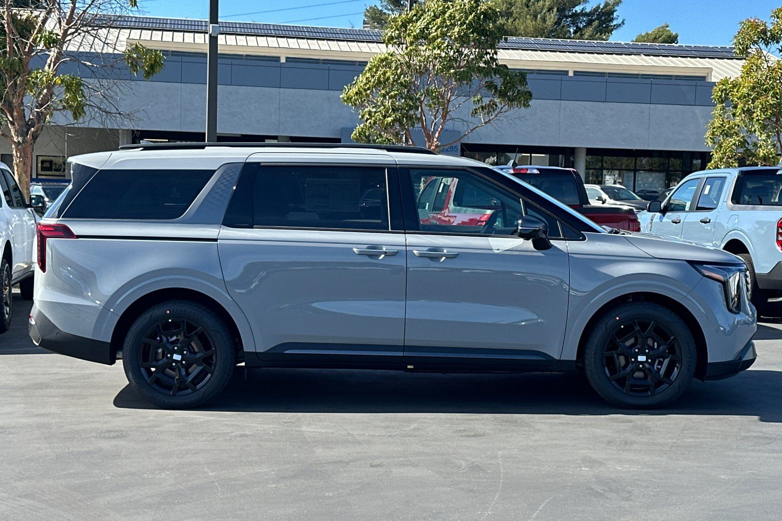 View vehicle photo 3