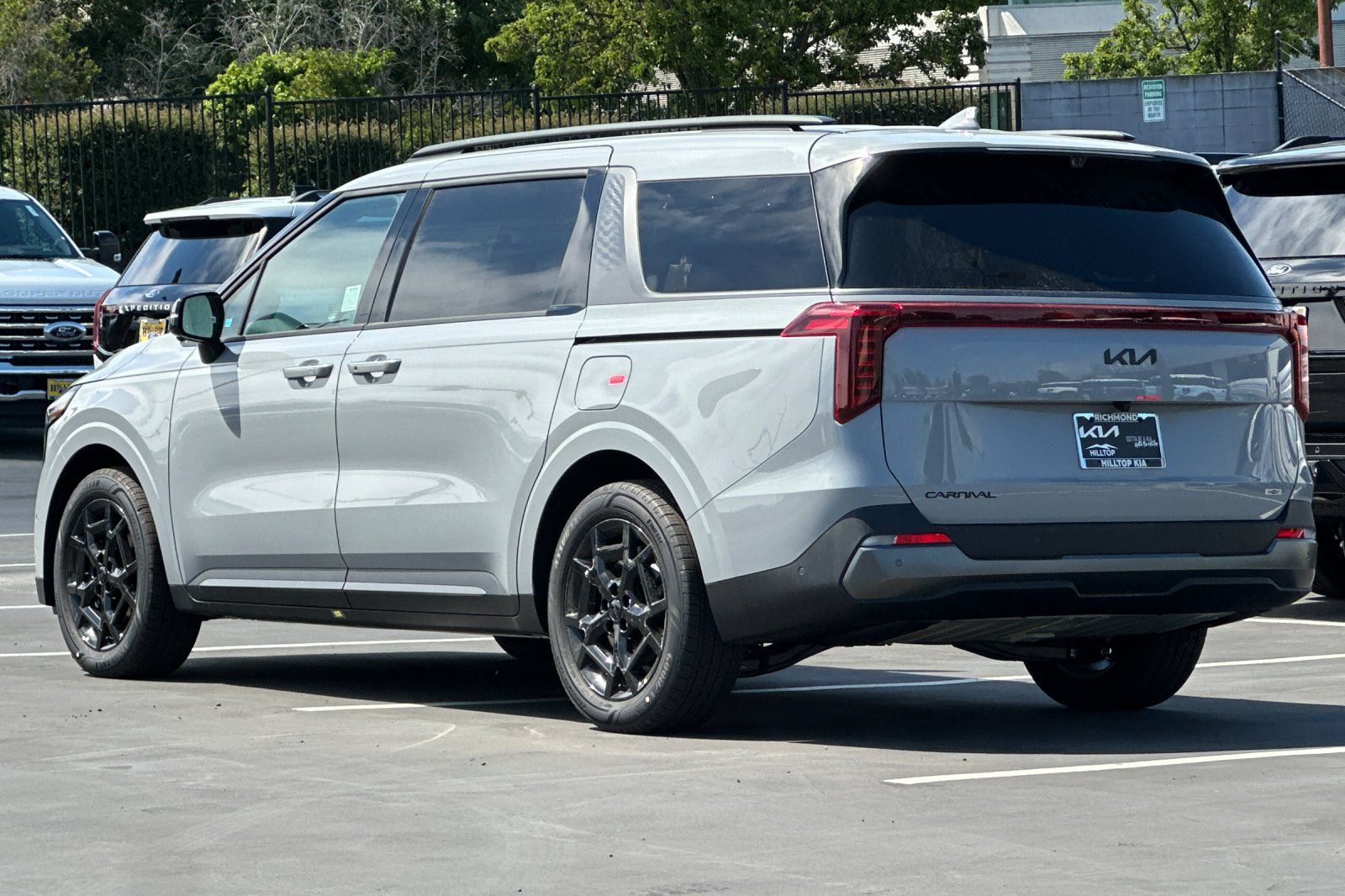 View vehicle photo 6