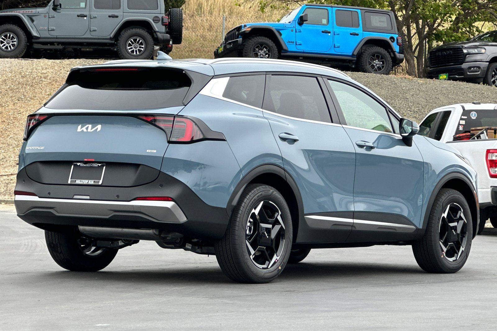 View vehicle photo 4