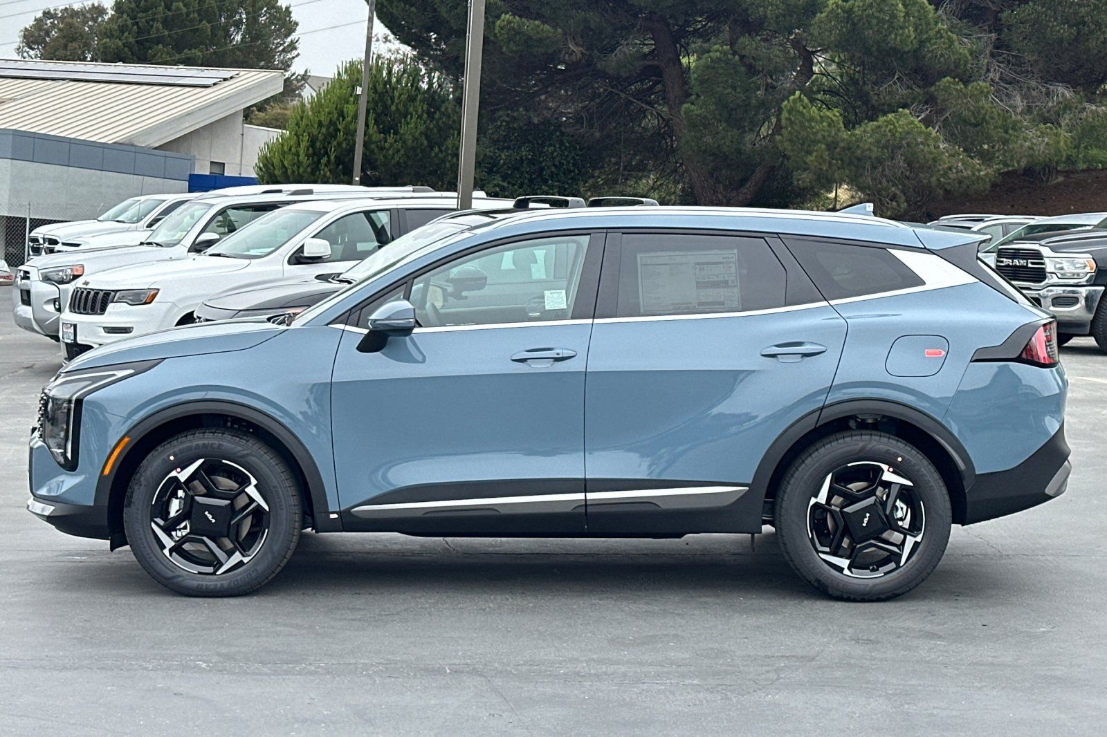 View vehicle photo 7