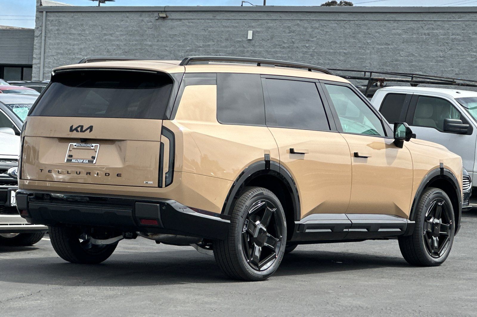 View vehicle photo 4
