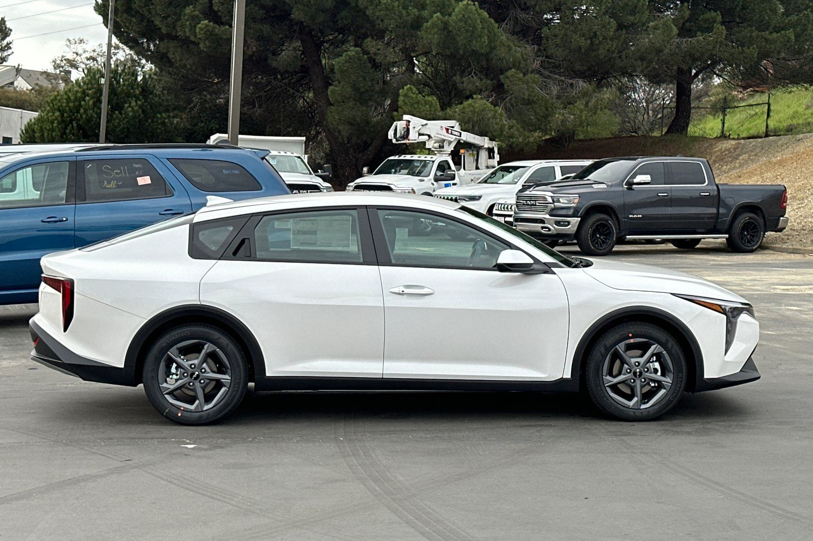 View vehicle photo 3