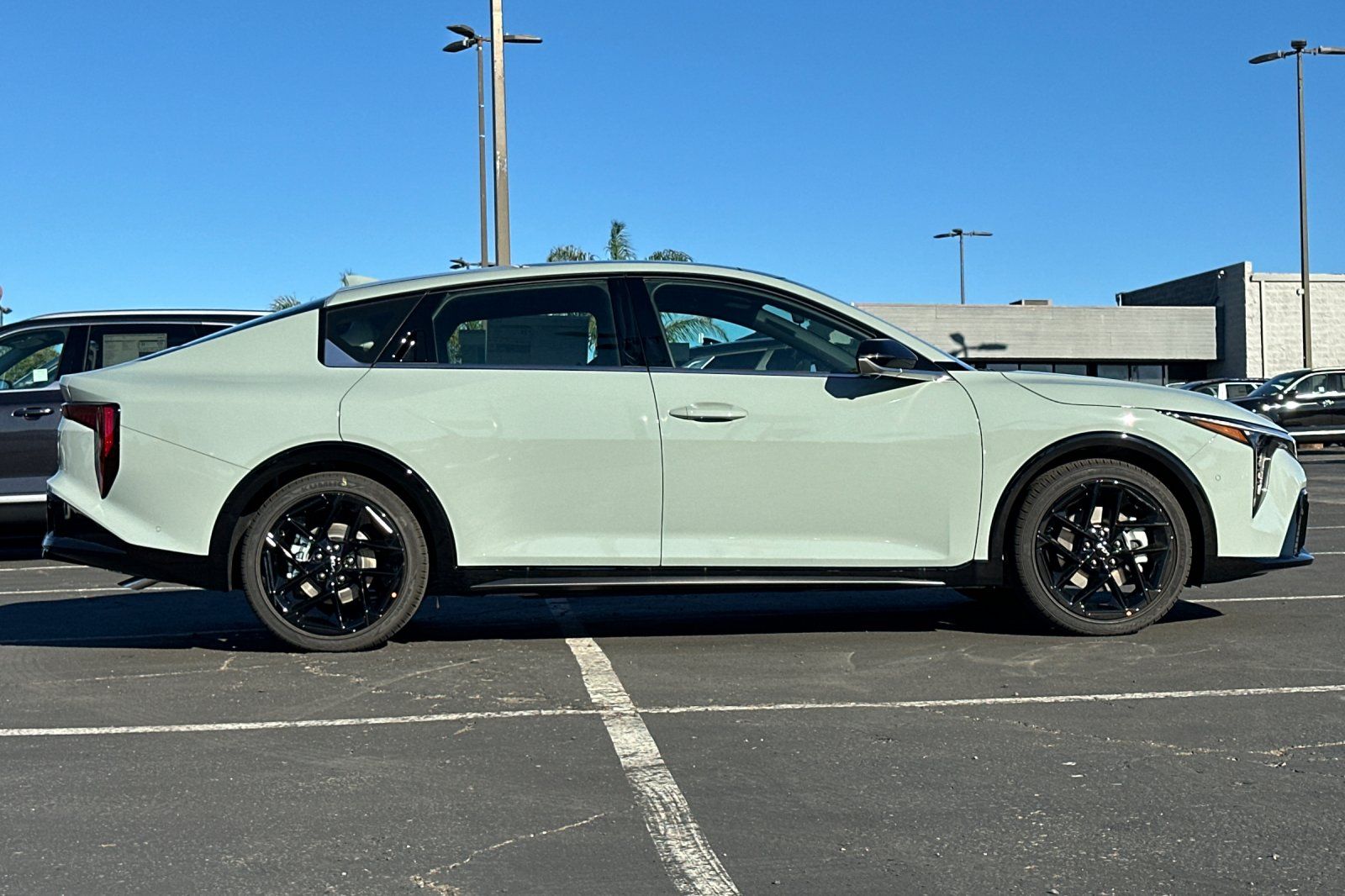 2025 Kia K4 GT-Line Turbo photo 3