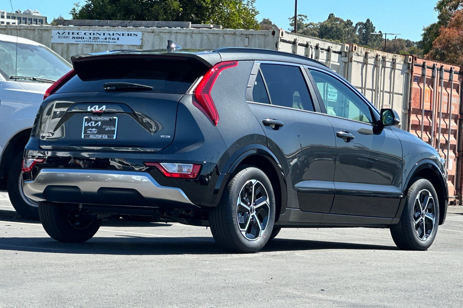 View vehicle photo 4