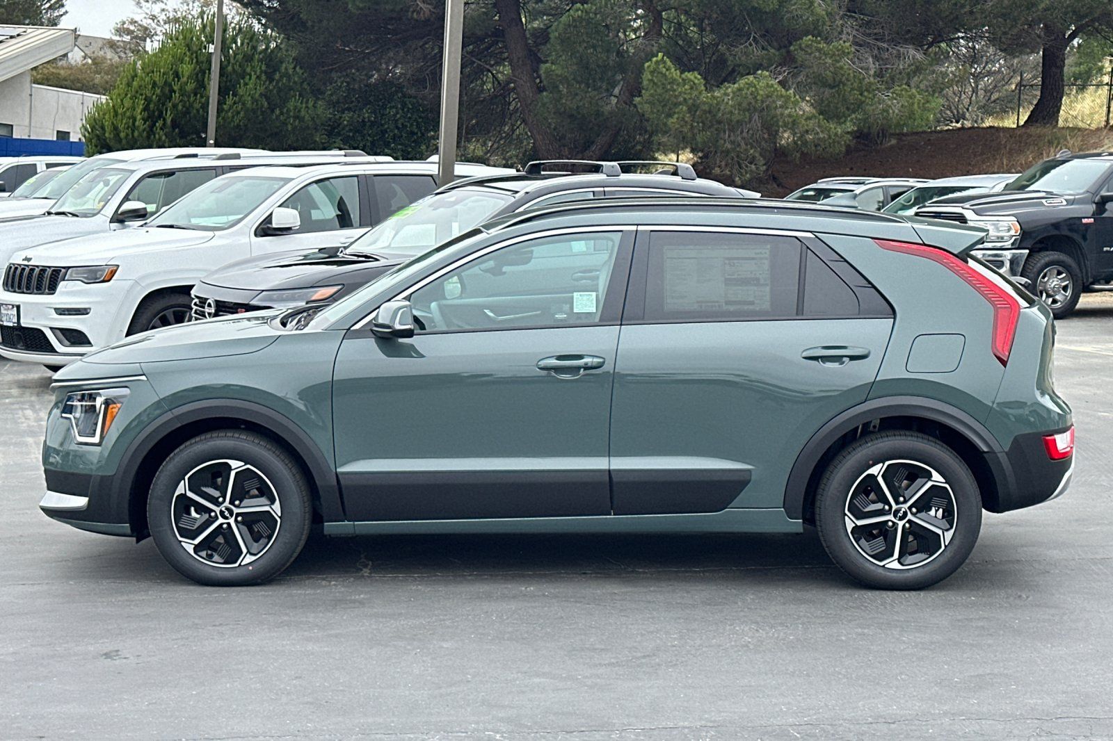 View vehicle photo 7