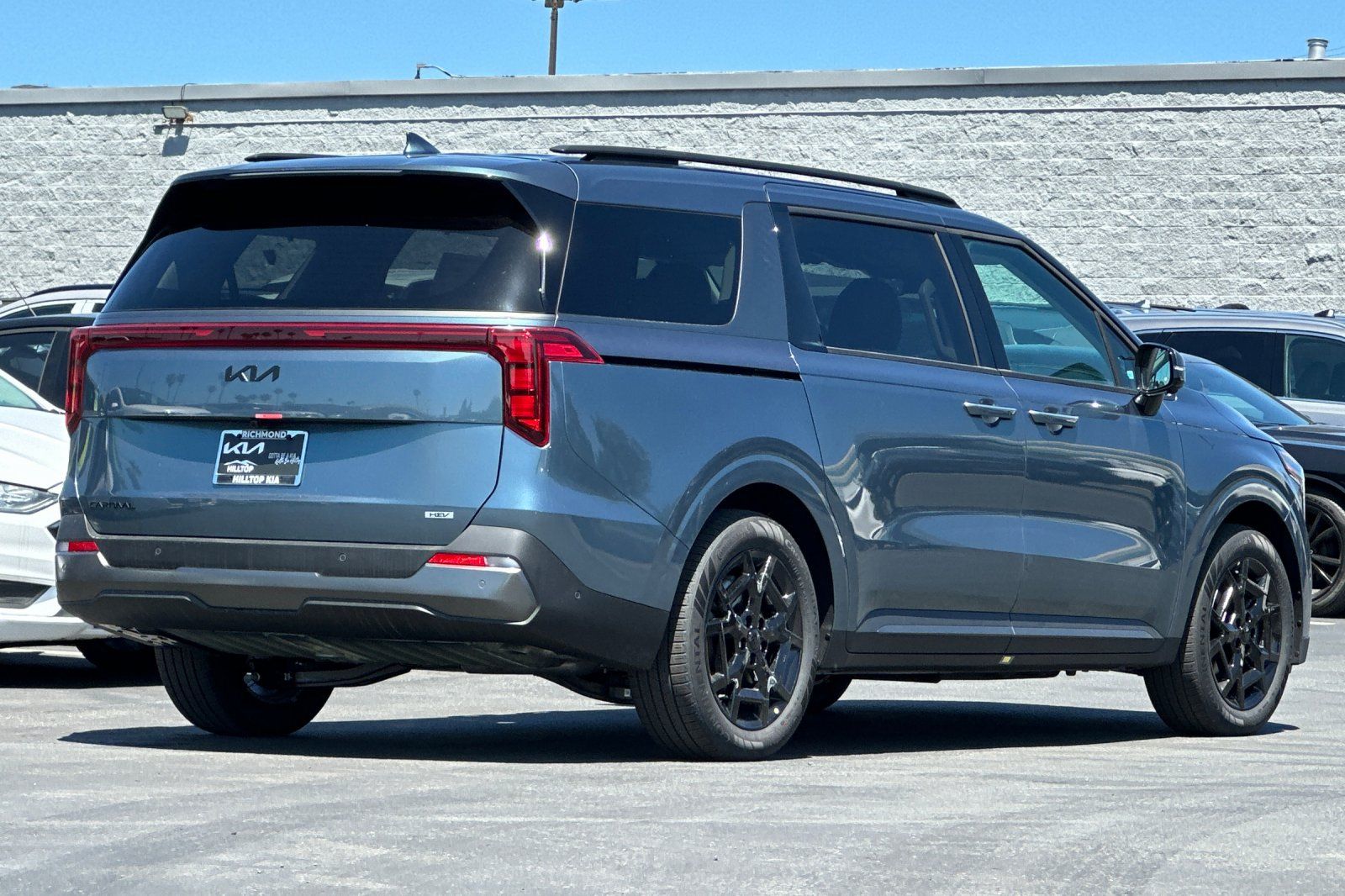 View vehicle photo 4