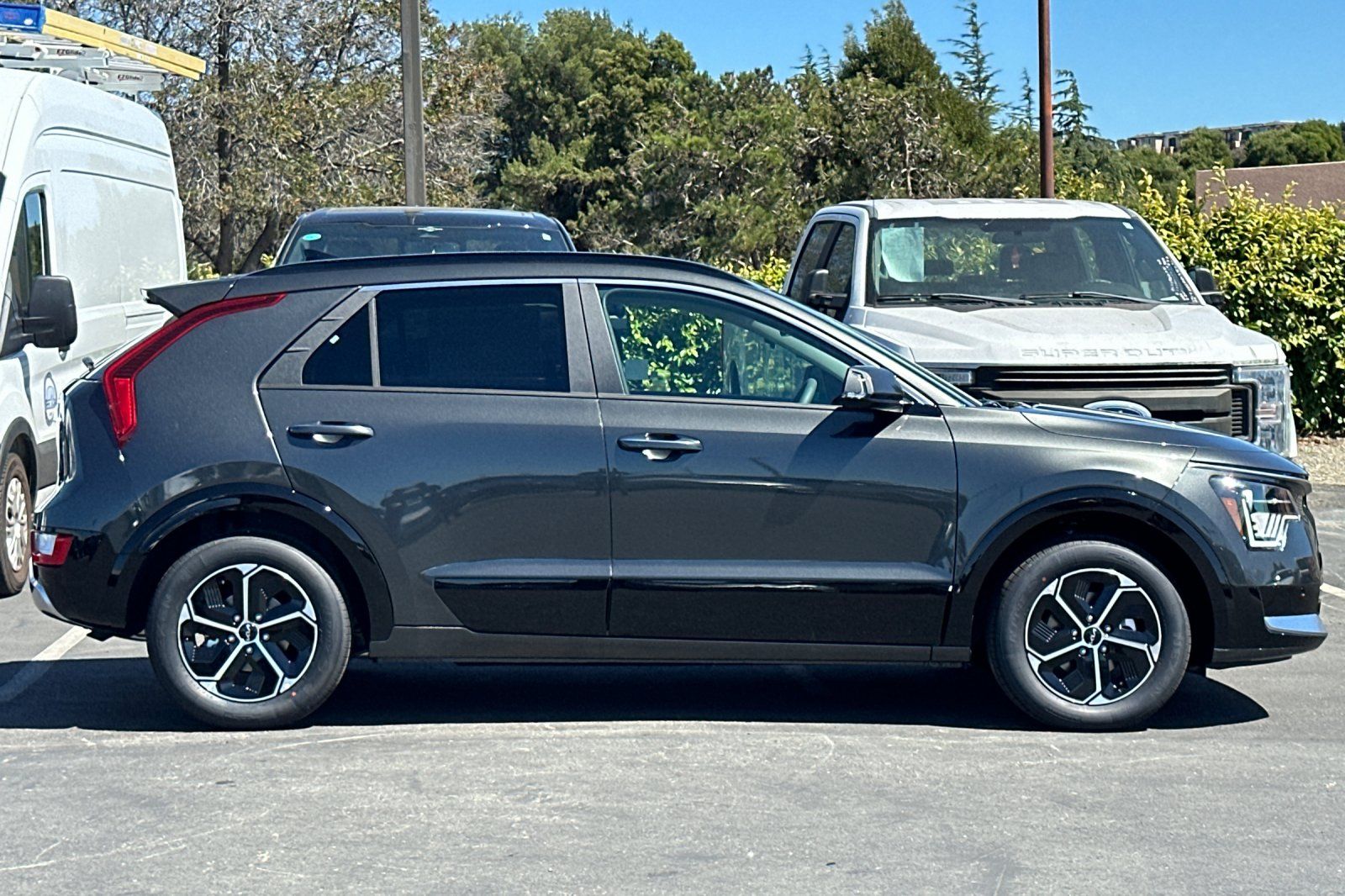View vehicle photo 3