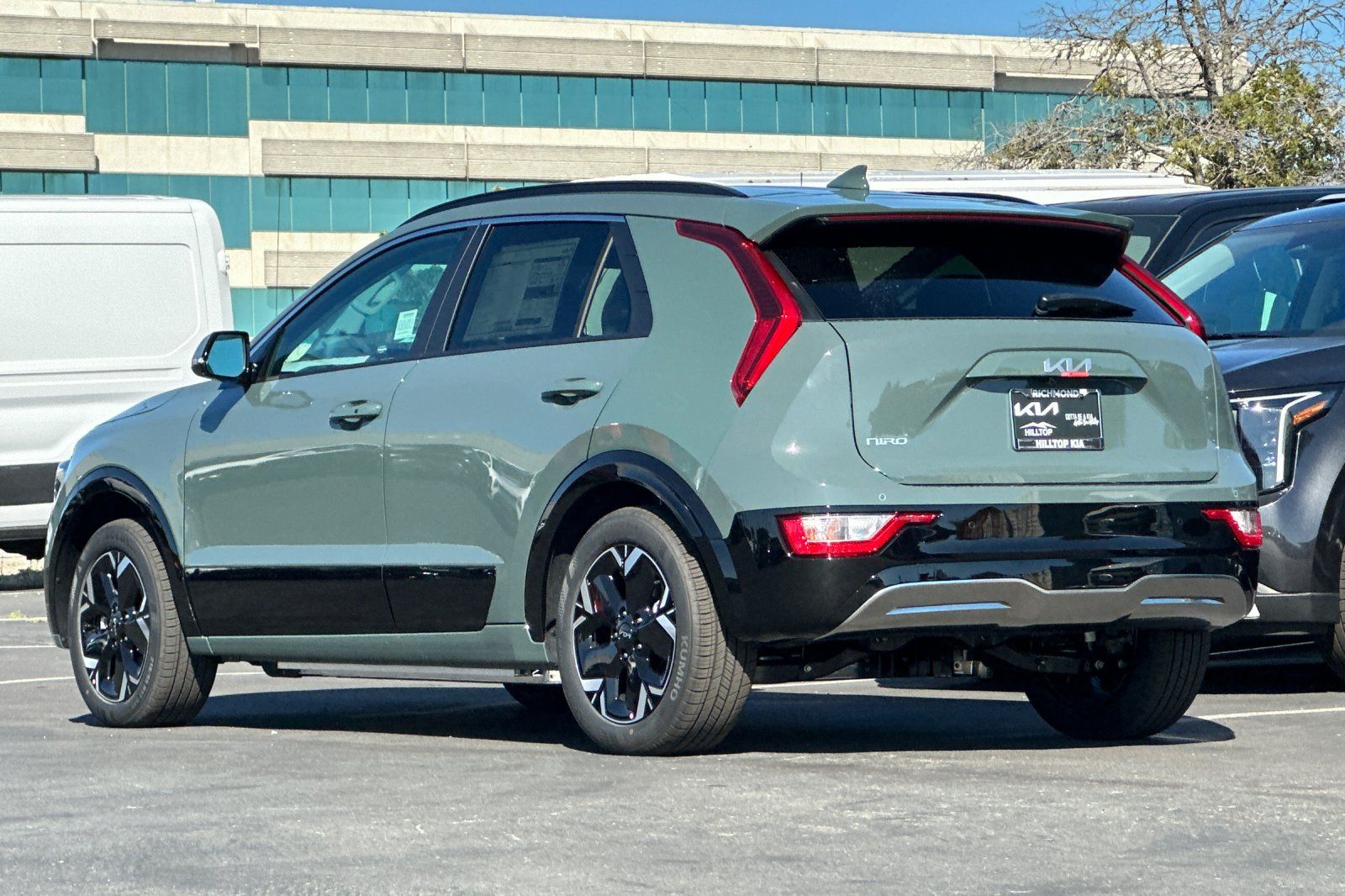View vehicle photo 6