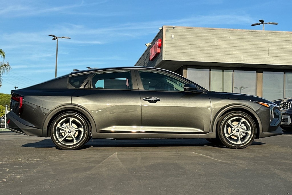 New 2025 Kia K4 LXS Sedan