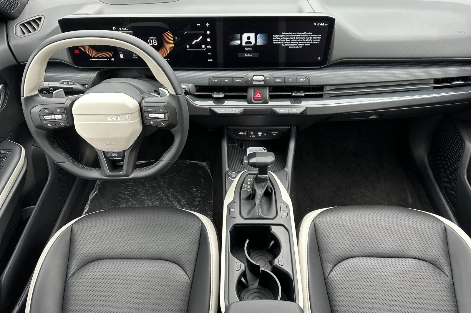 2026 Kia K4 GT-Line - Photo 12