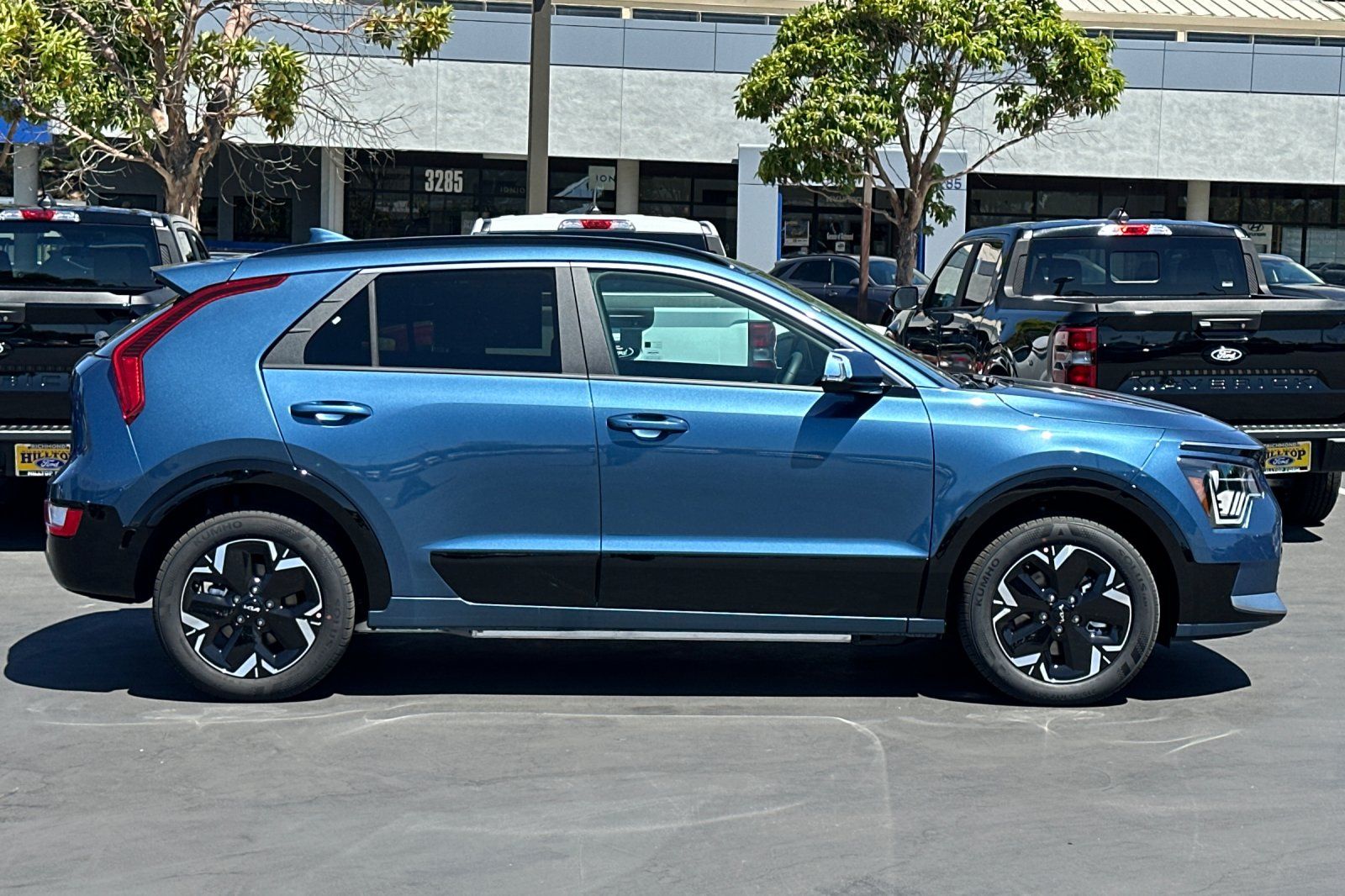 View vehicle photo 3