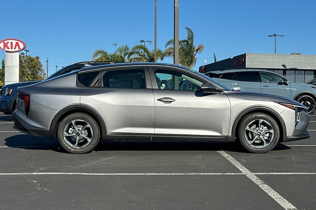 New 2025 Kia K4 LXS Sedan