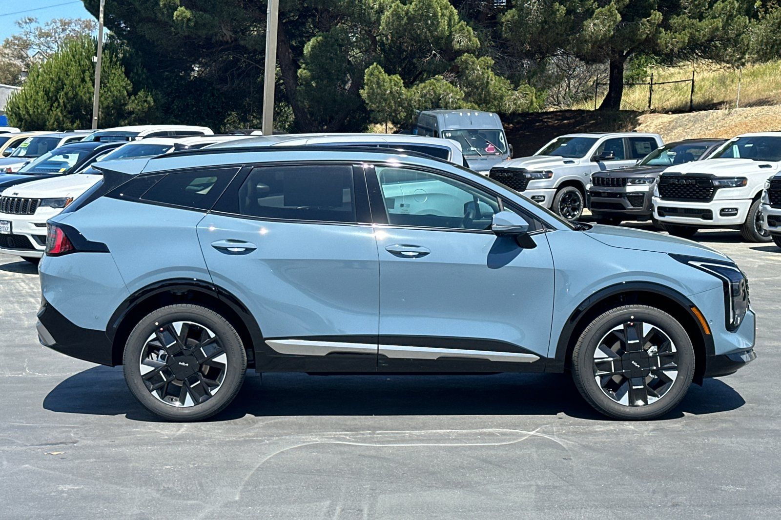 View vehicle photo 3