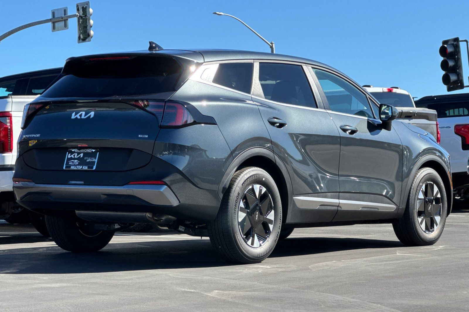 2026 Kia Sportage Hybrid LX photo 2