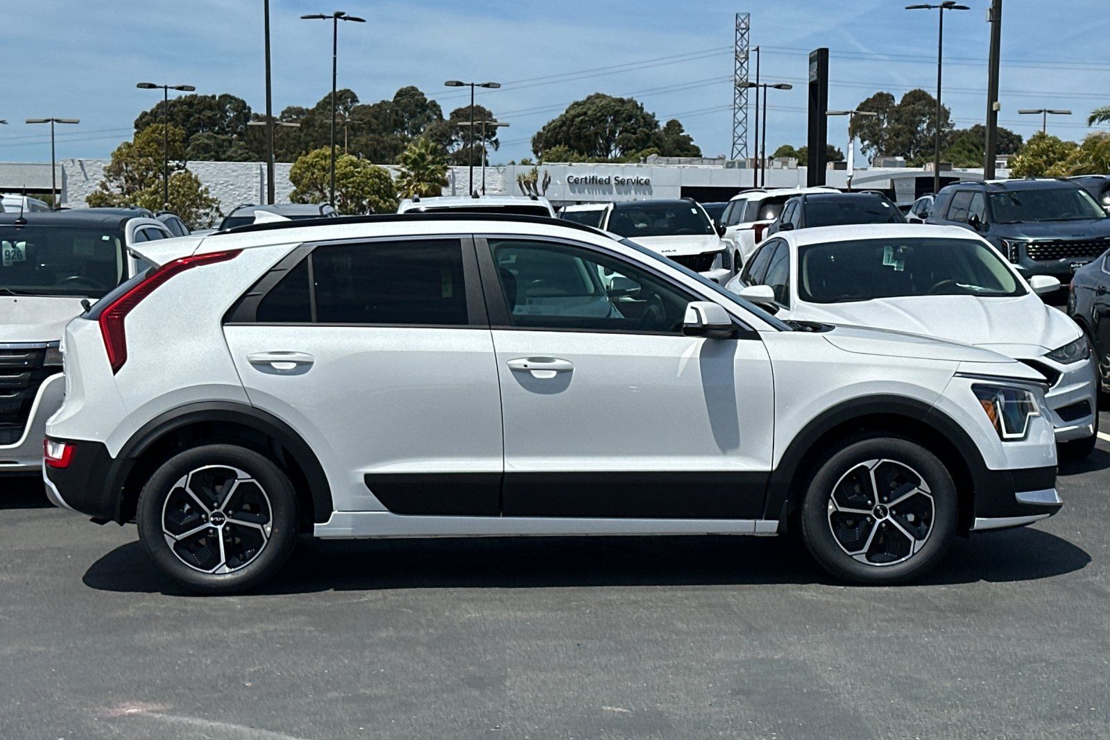 View vehicle photo 3