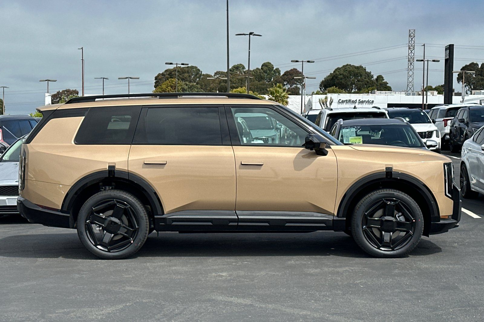 View vehicle photo 3