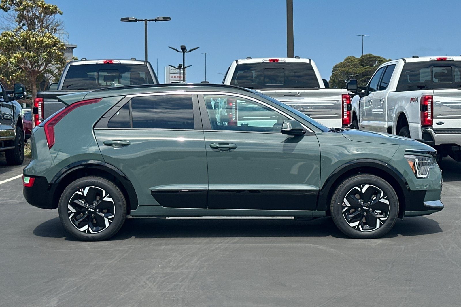 View vehicle photo 3