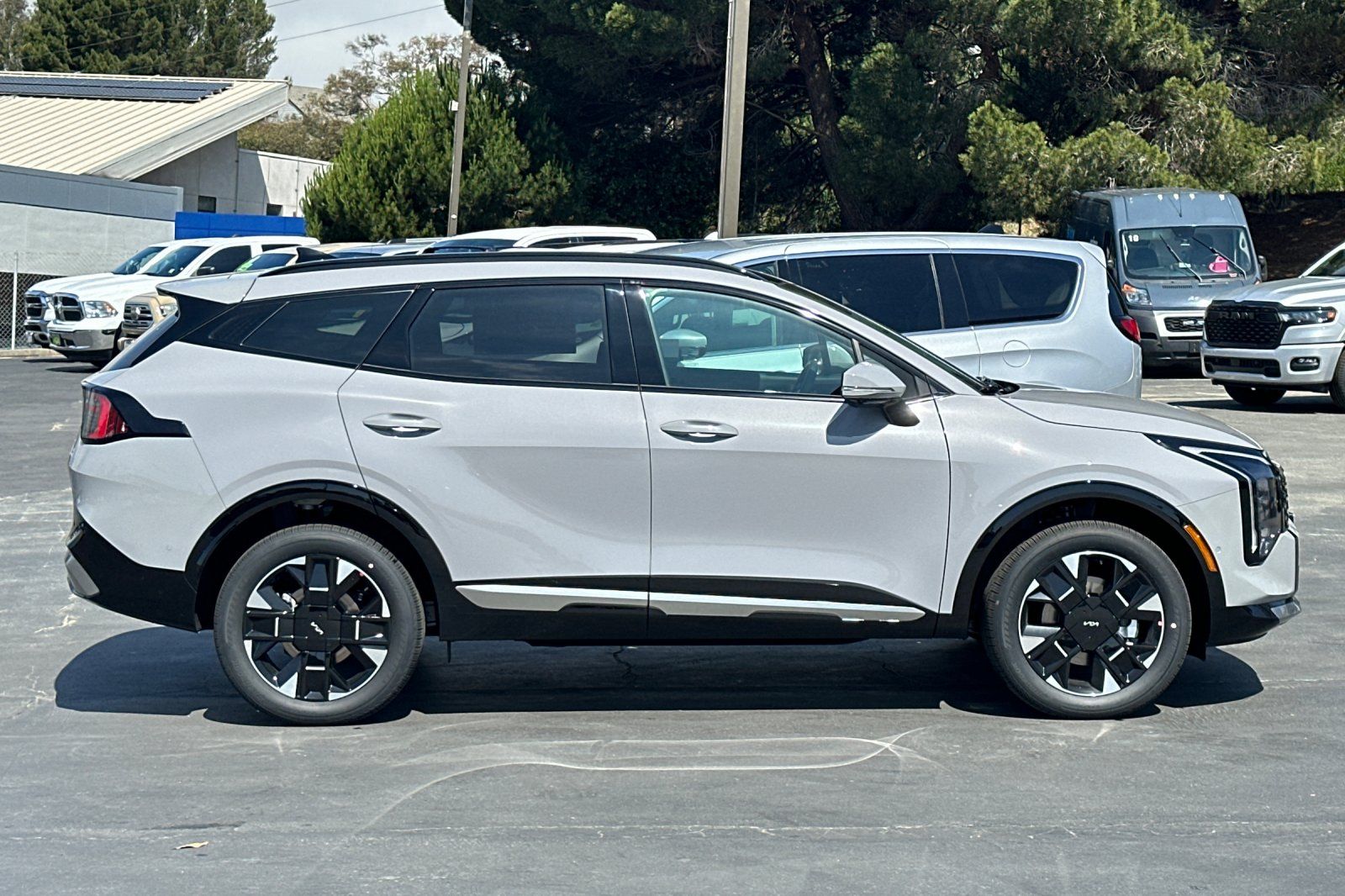 View vehicle photo 3