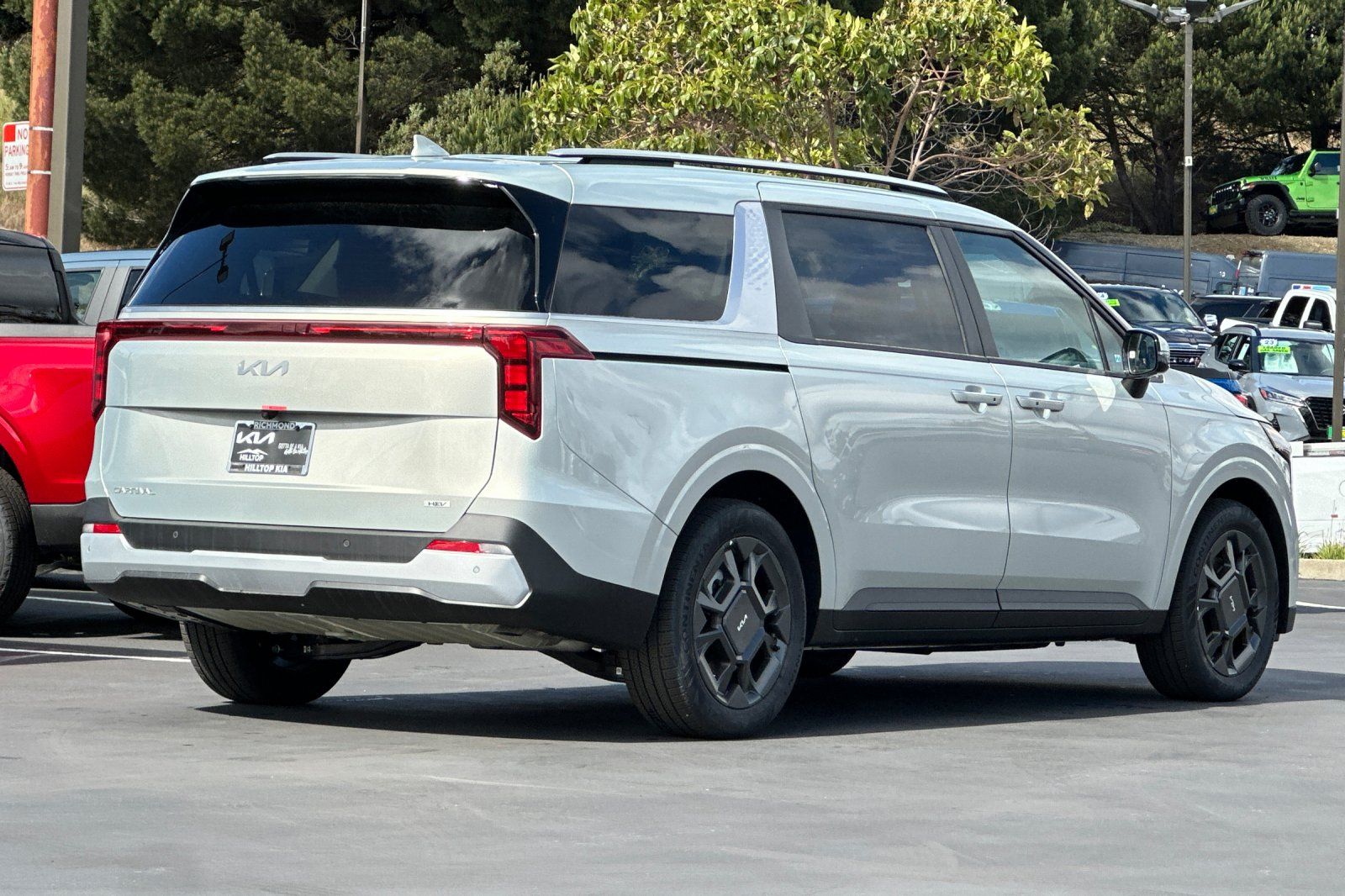 View vehicle photo 4