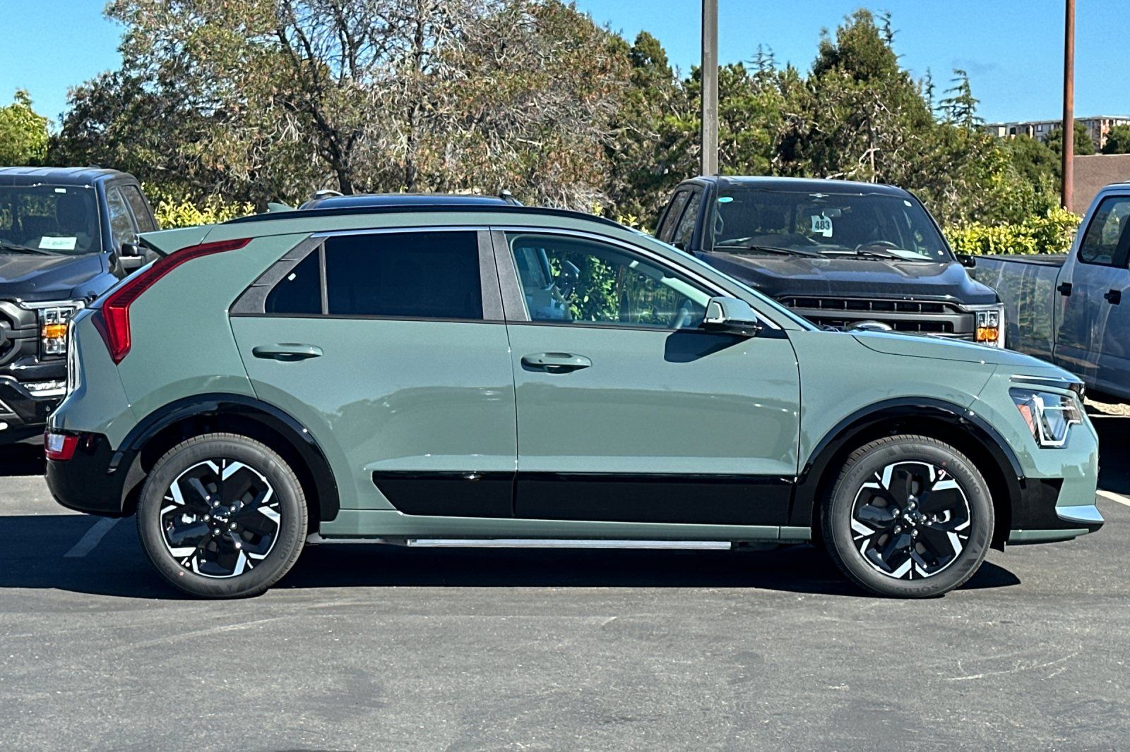 View vehicle photo 3