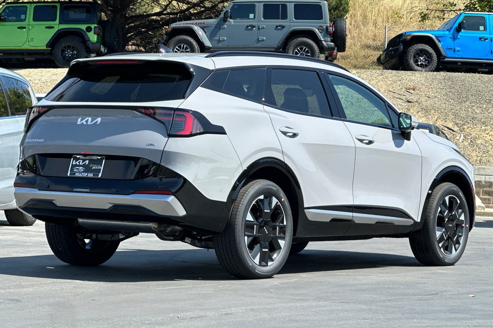 View vehicle photo 4