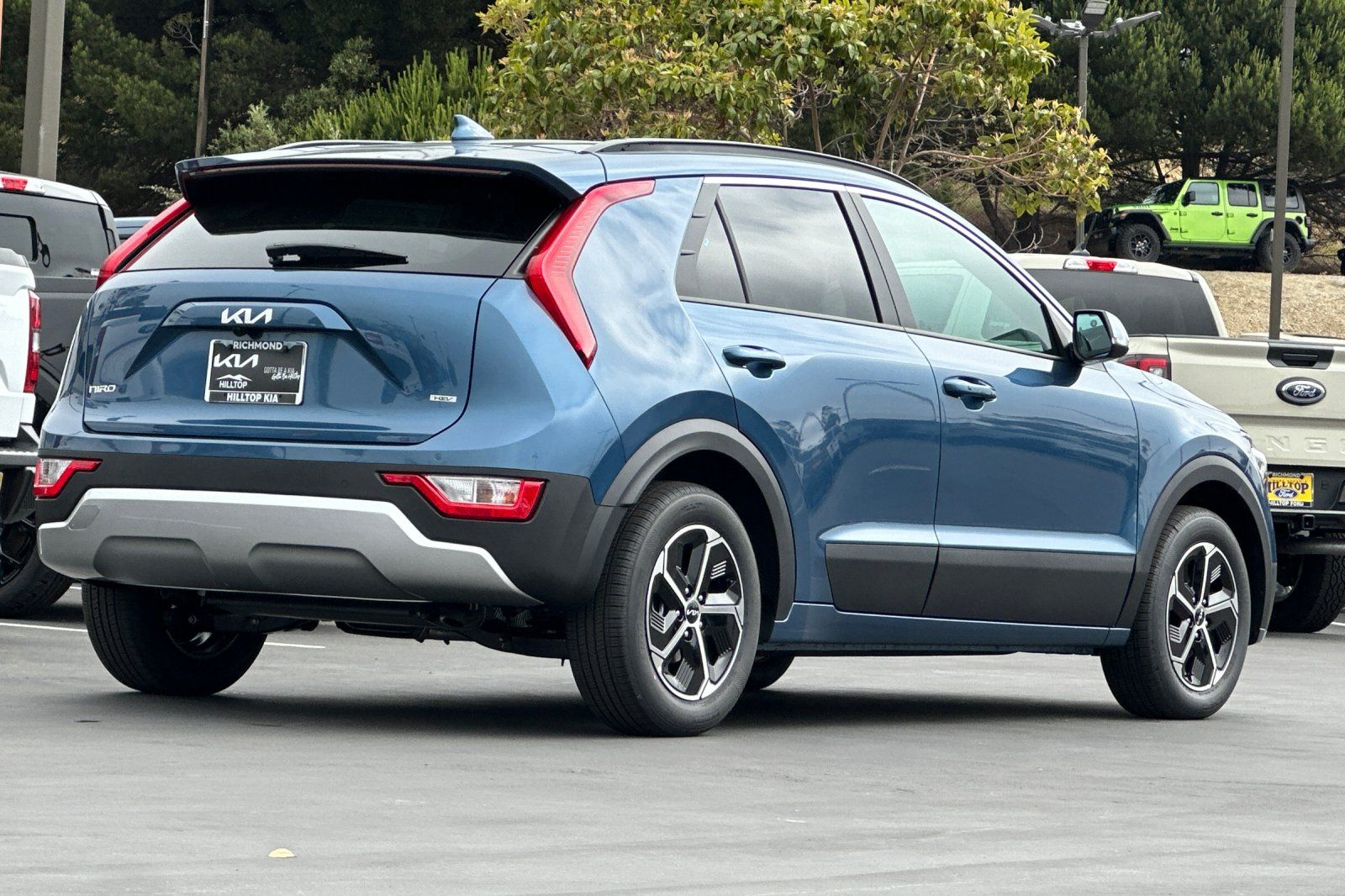 View vehicle photo 4