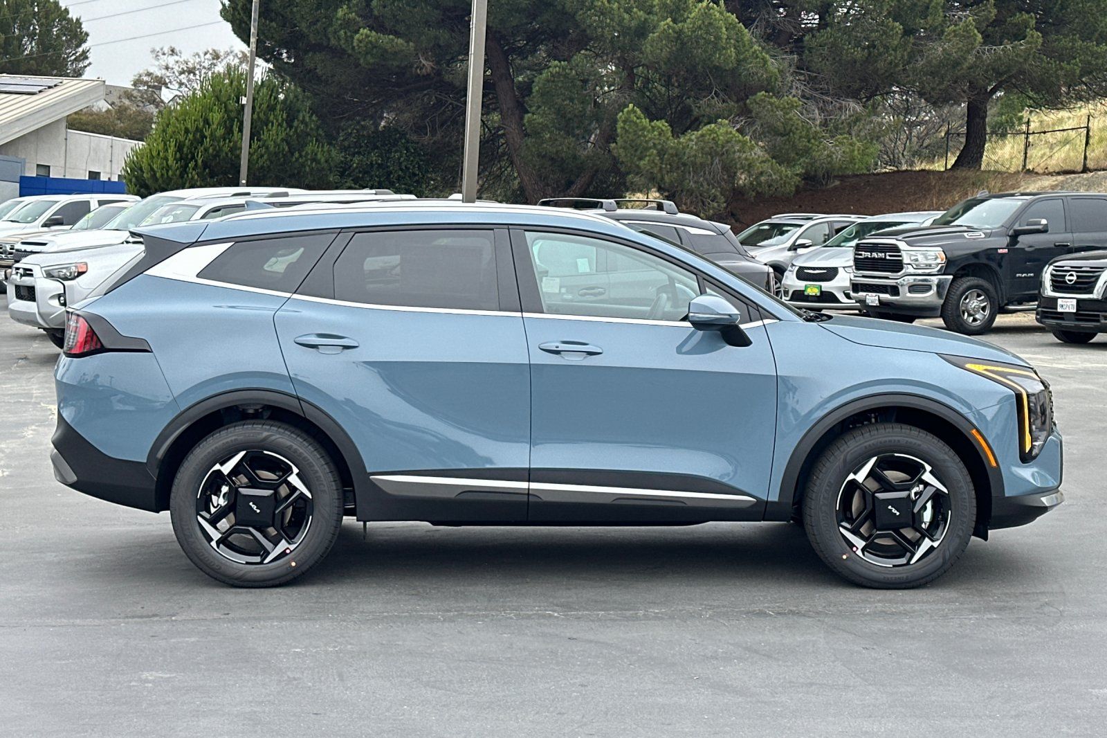 View vehicle photo 3