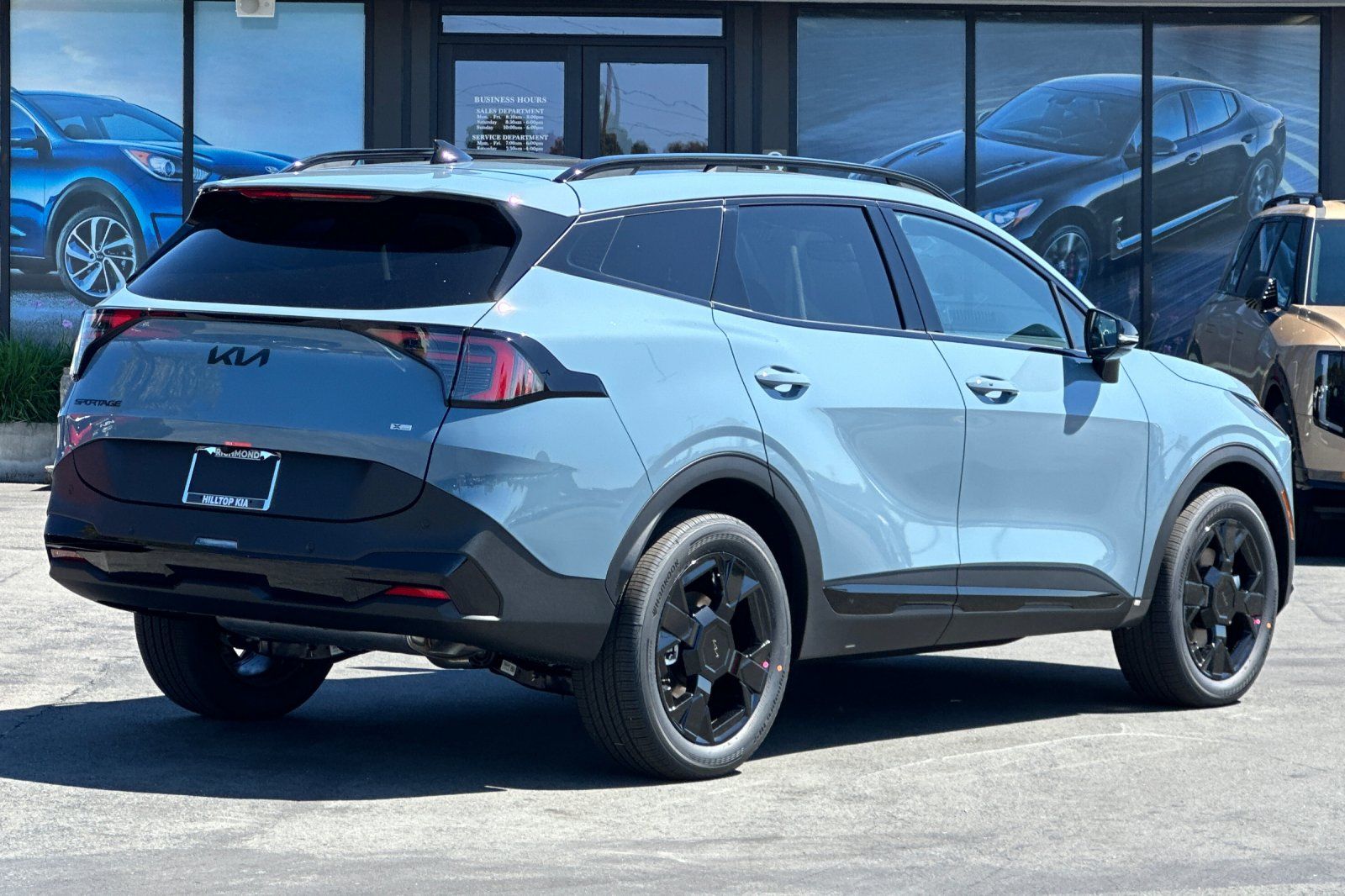 View vehicle photo 4