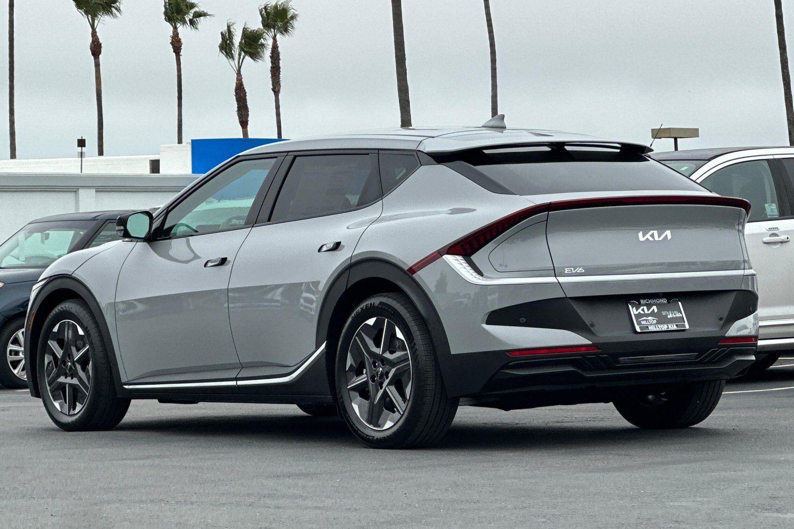 View vehicle photo 6