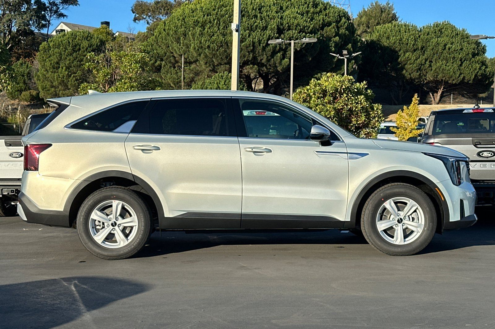 2026 Kia Sorento LX photo 3