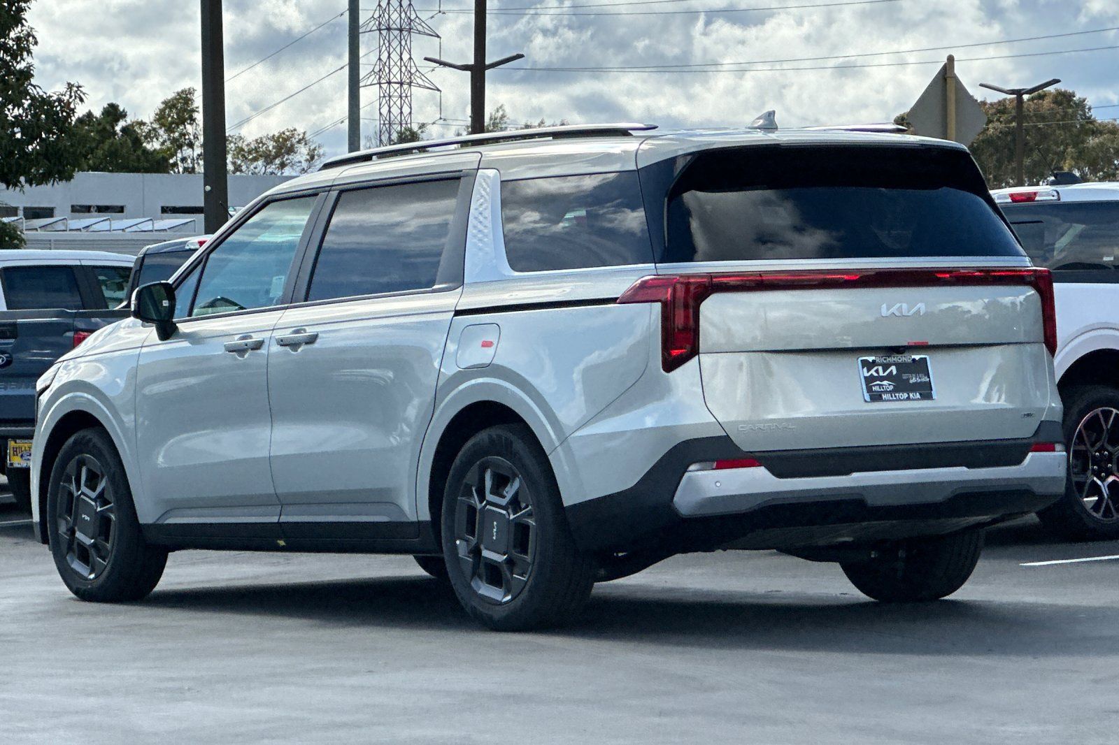 View vehicle photo 6