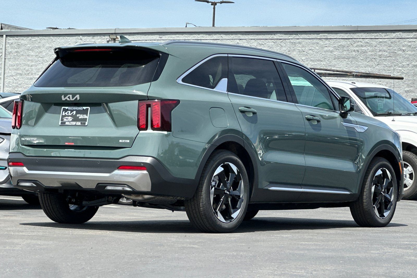 View vehicle photo 4
