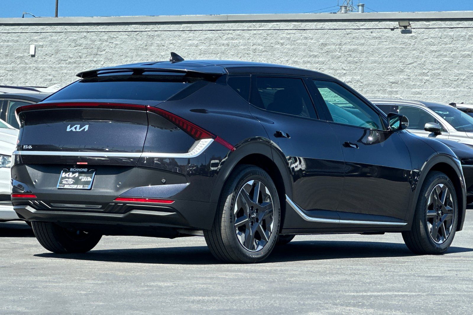 View vehicle photo 4