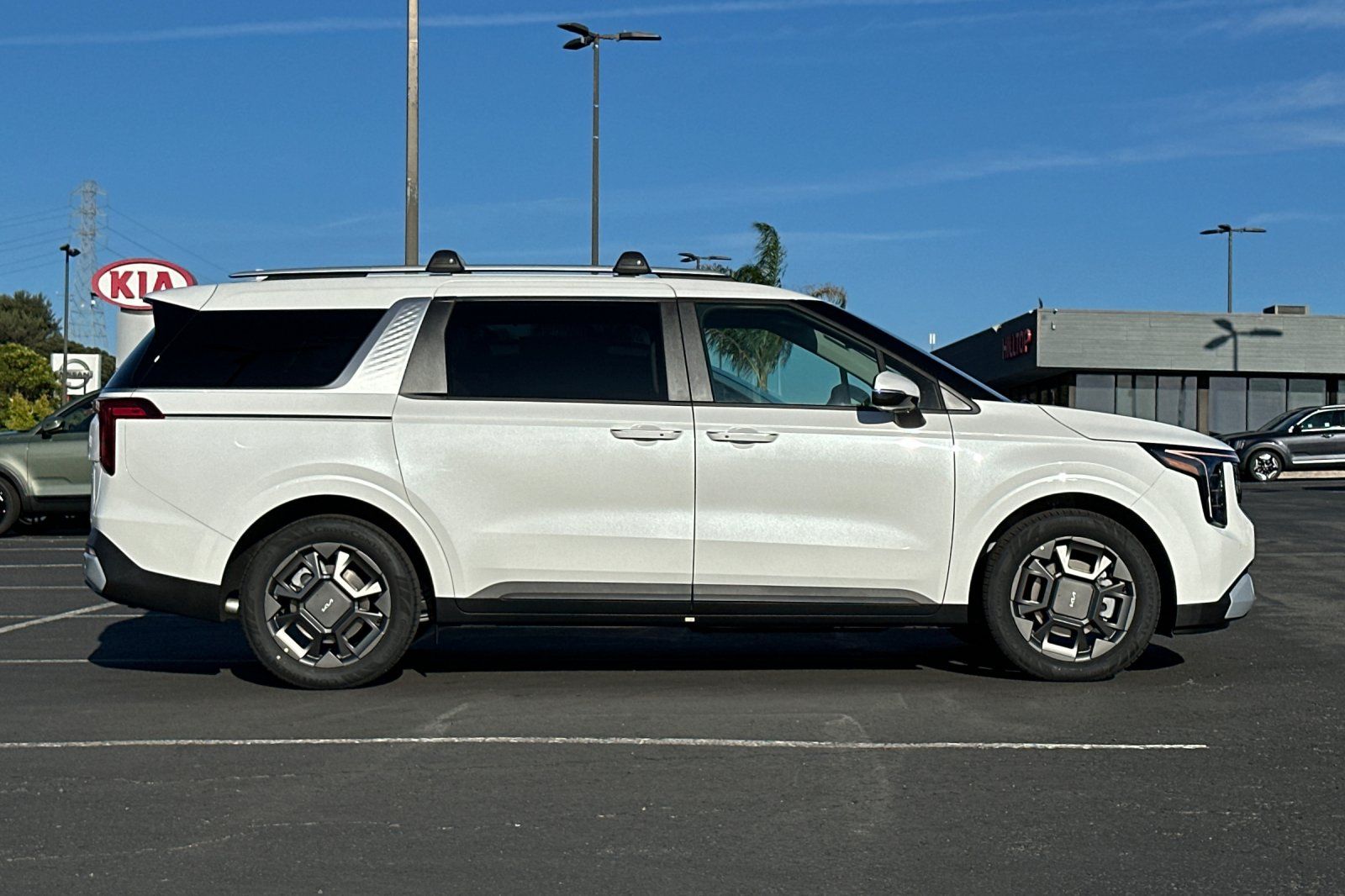 2026 Kia Carnival EX photo 3