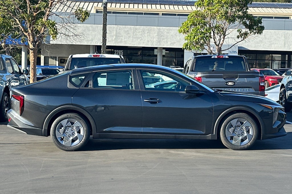 2025 Kia K4 LX photo 3