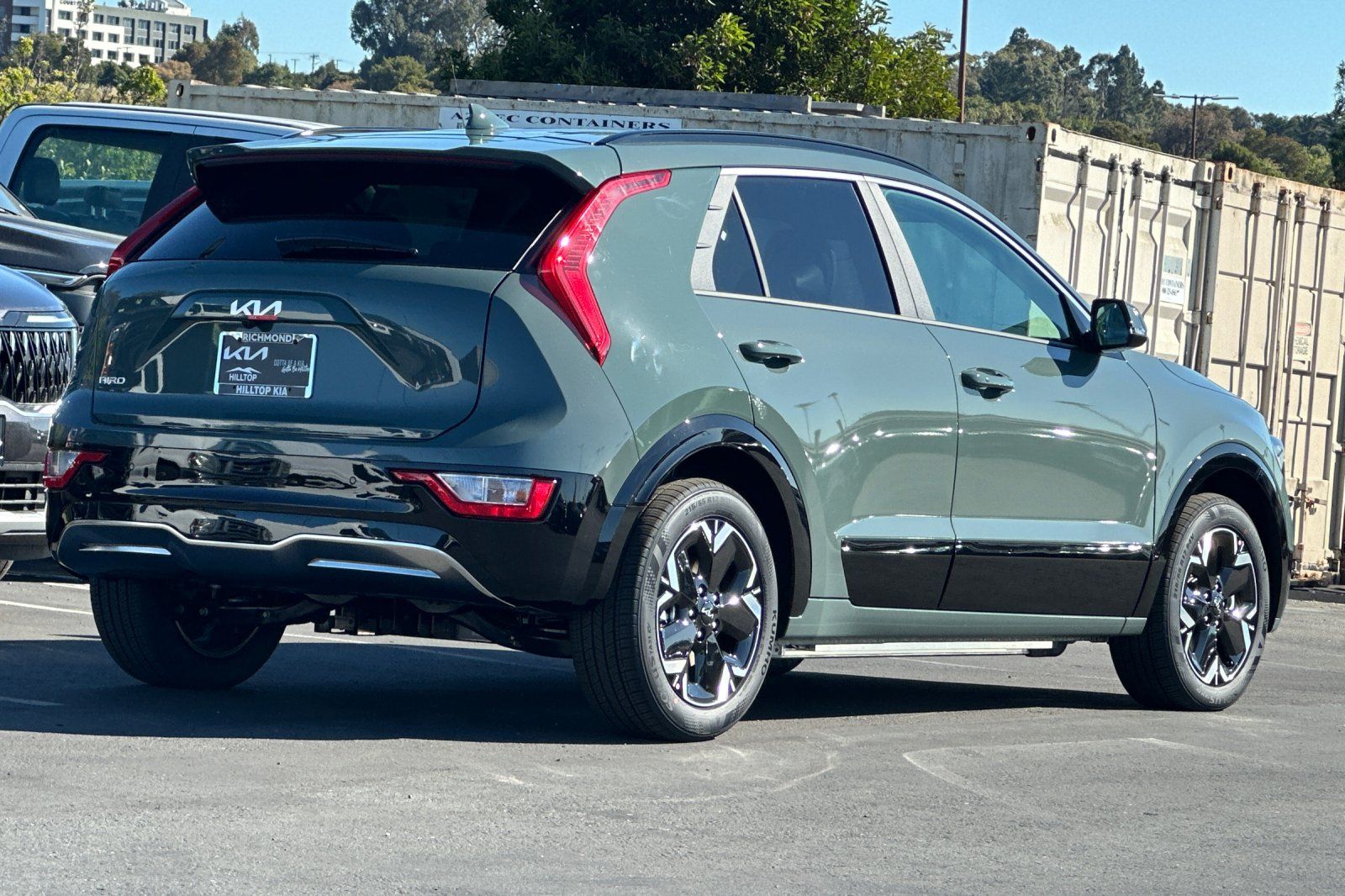 View vehicle photo 4