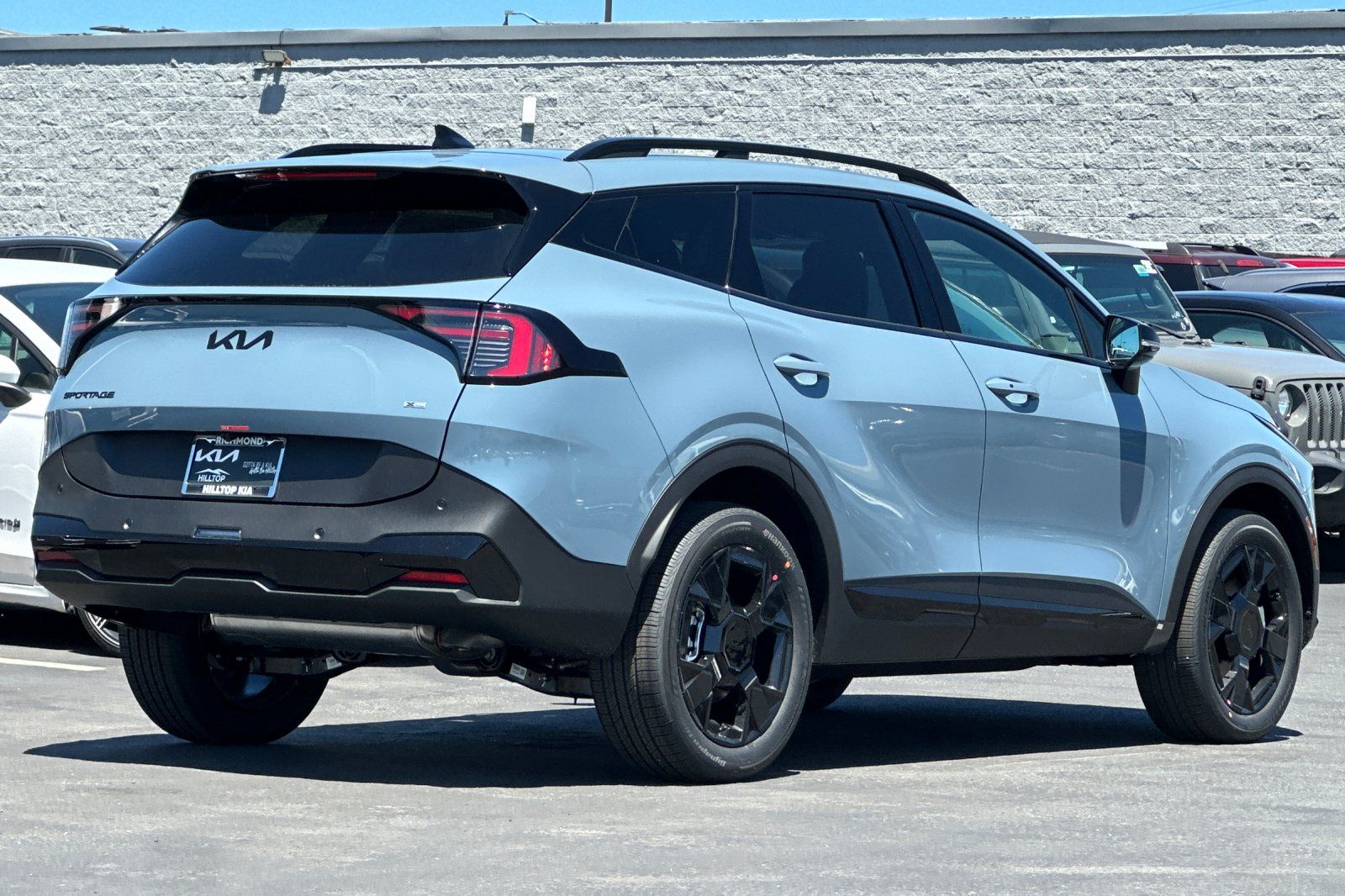 View vehicle photo 4