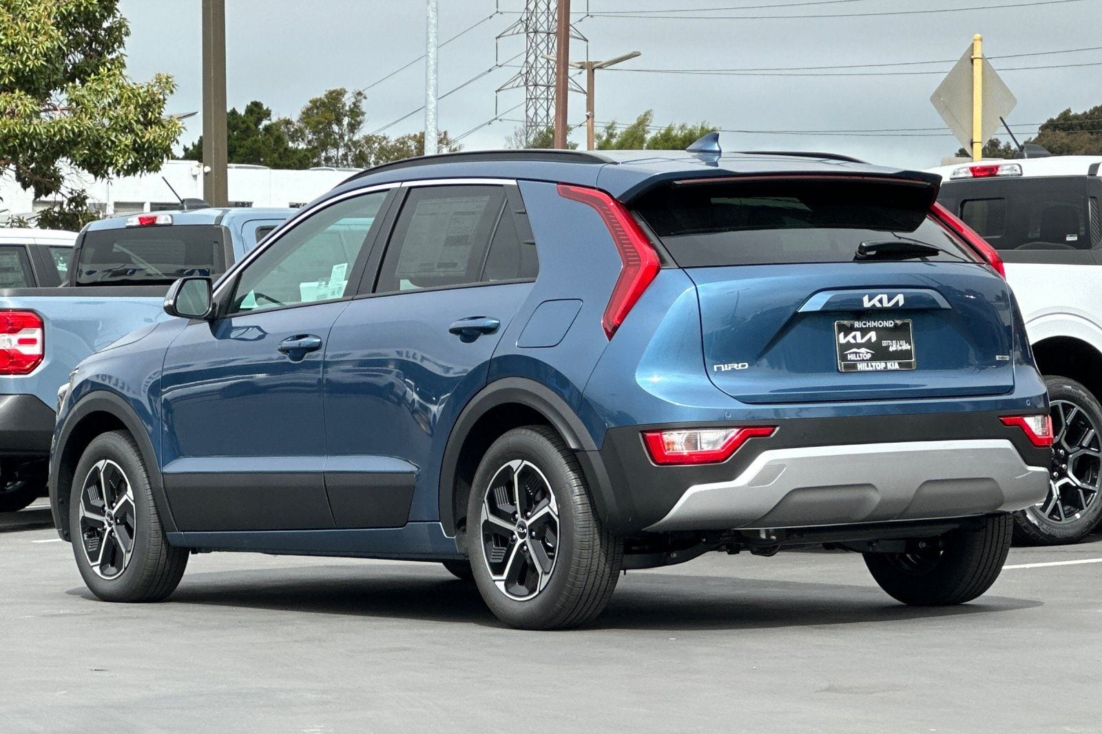 View vehicle photo 6
