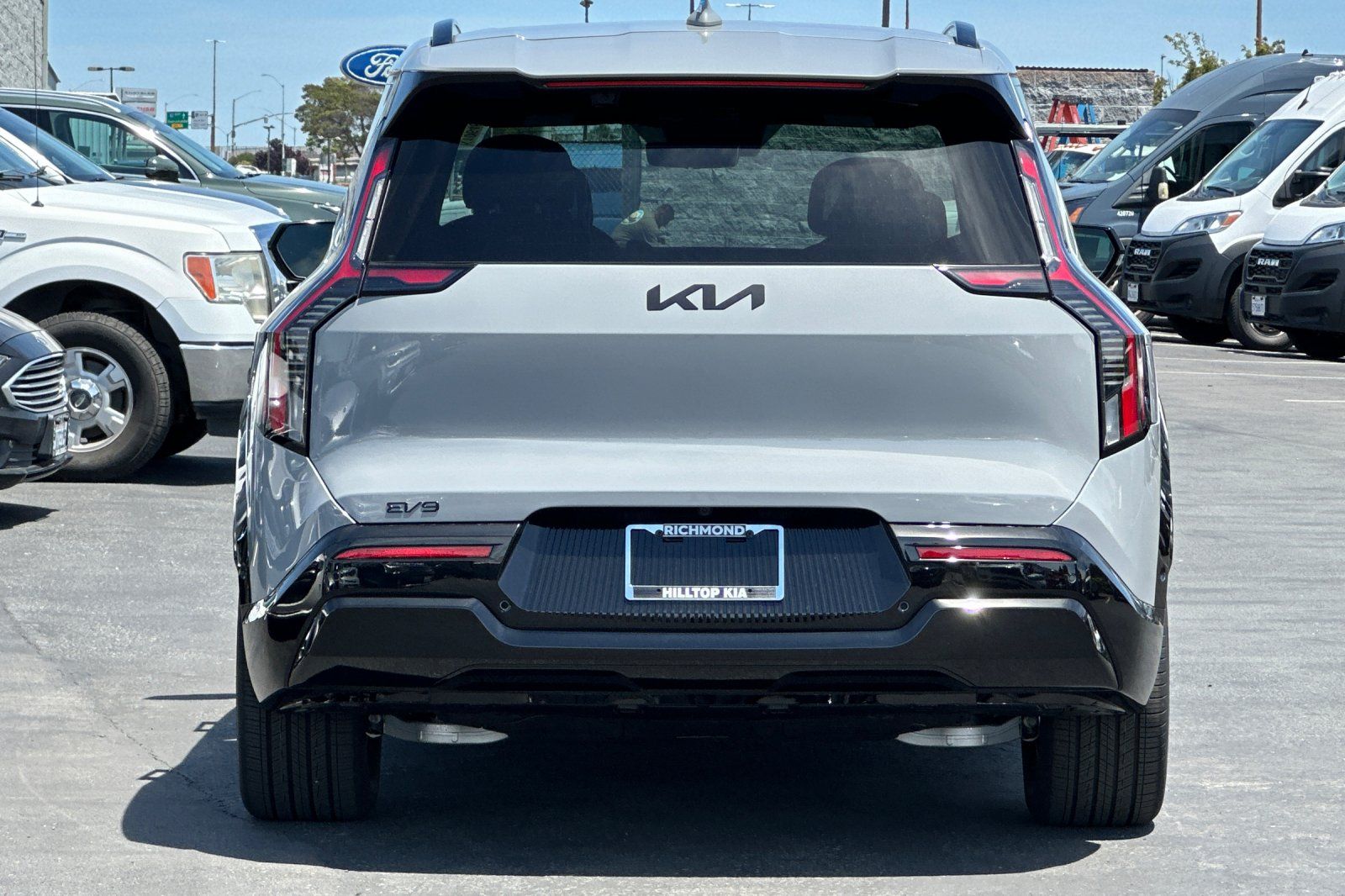 View vehicle photo 5