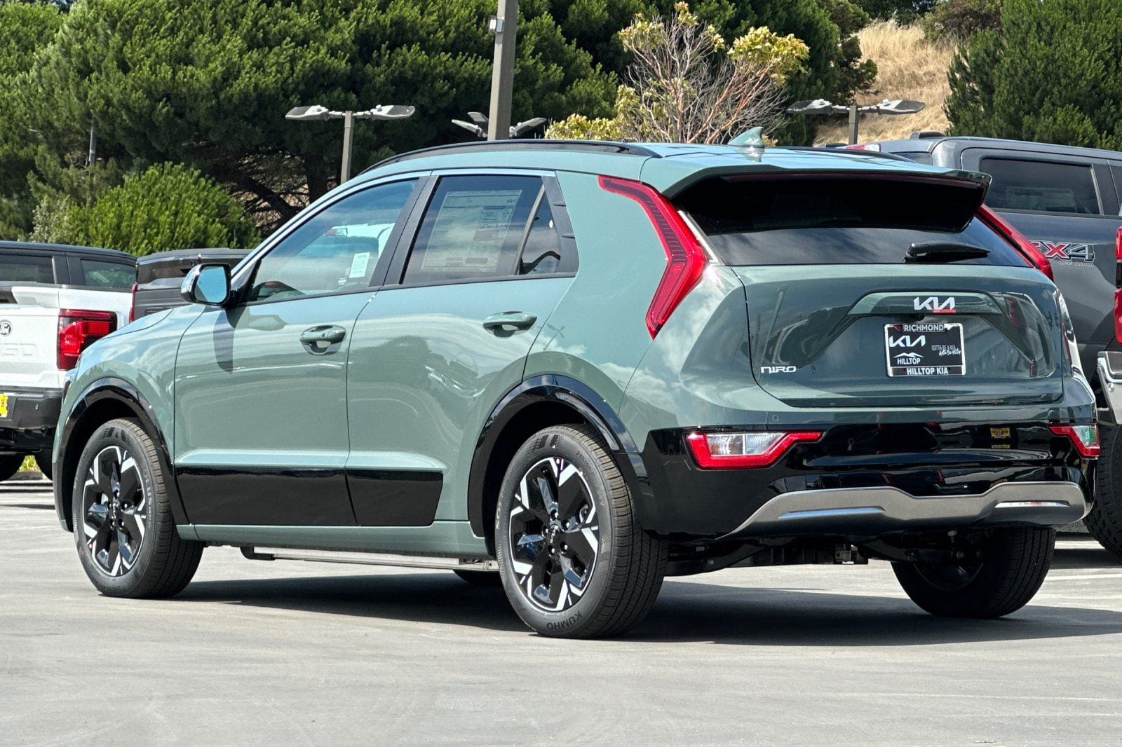 View vehicle photo 6