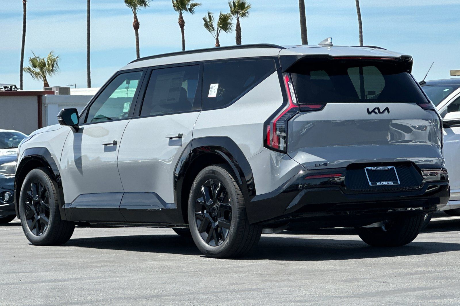 View vehicle photo 6