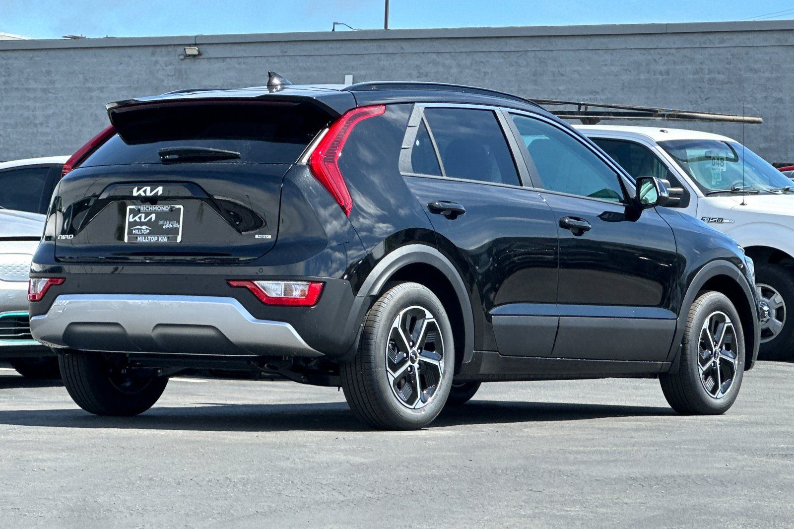 View vehicle photo 4