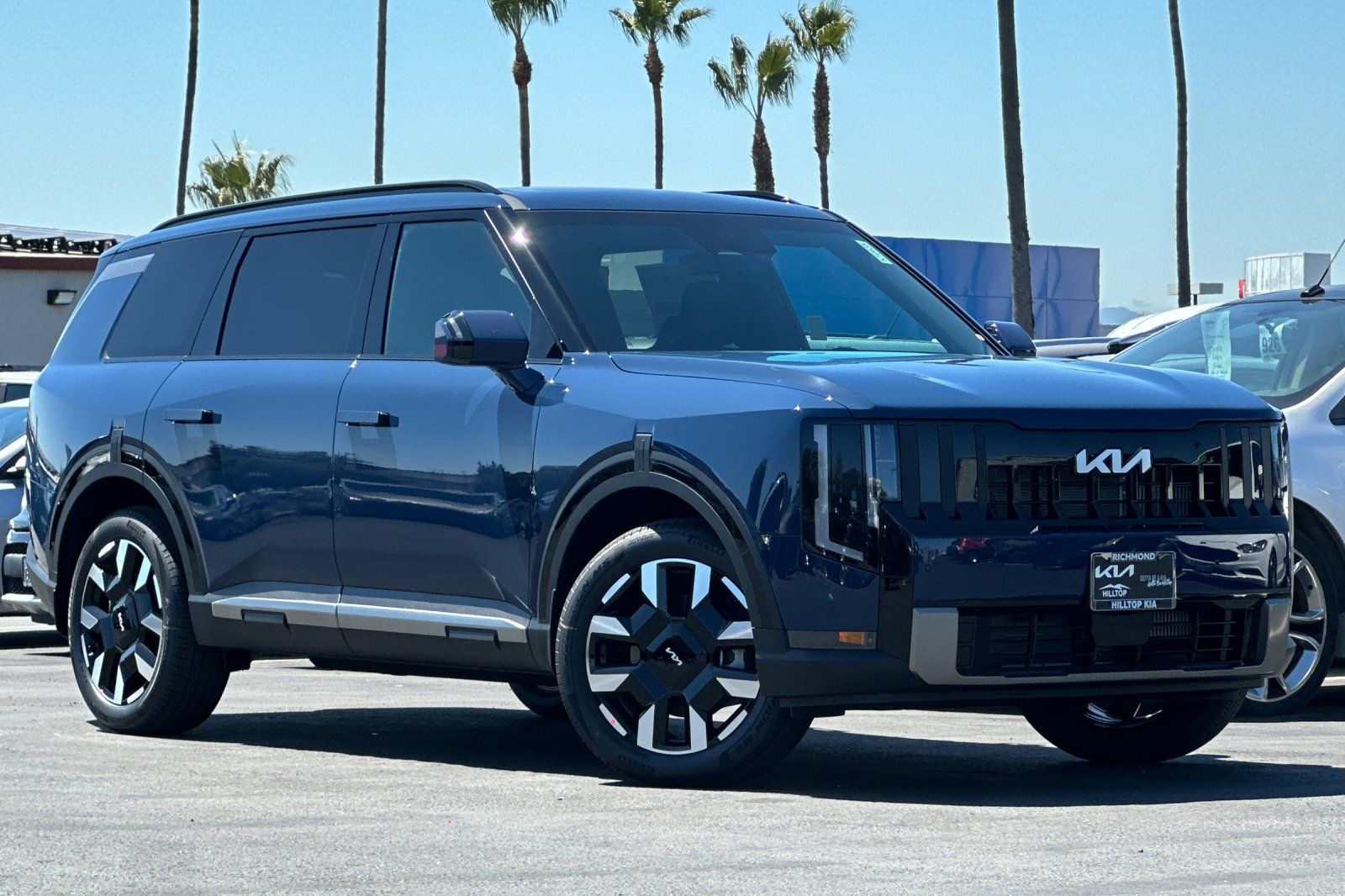 View vehicle photo 2