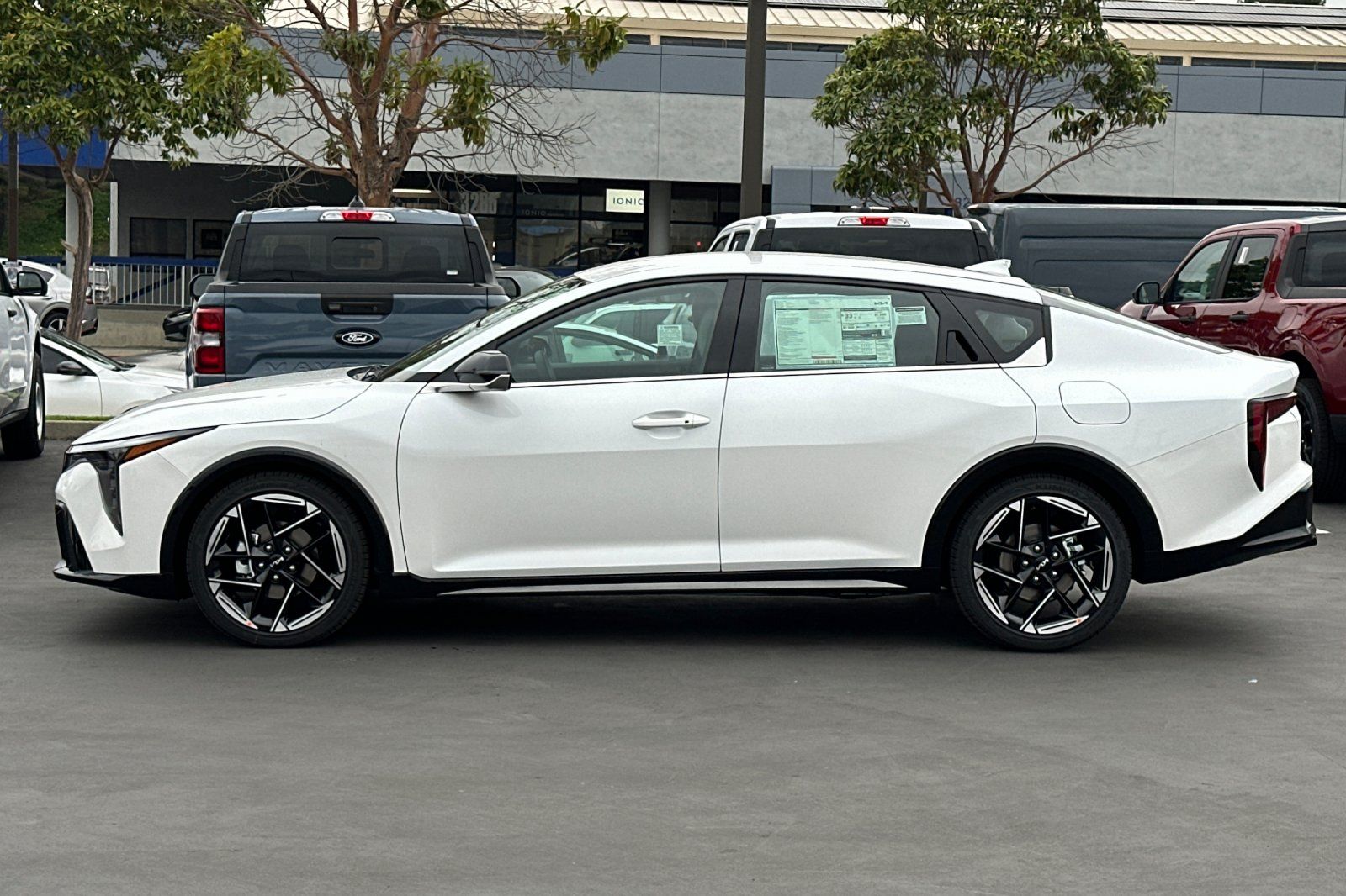 2026 Kia K4 GT-Line - Photo 6