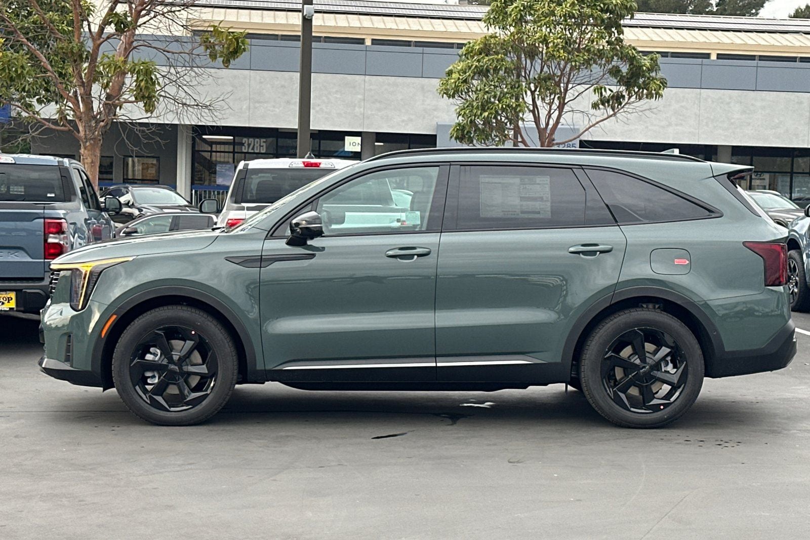 View vehicle photo 7