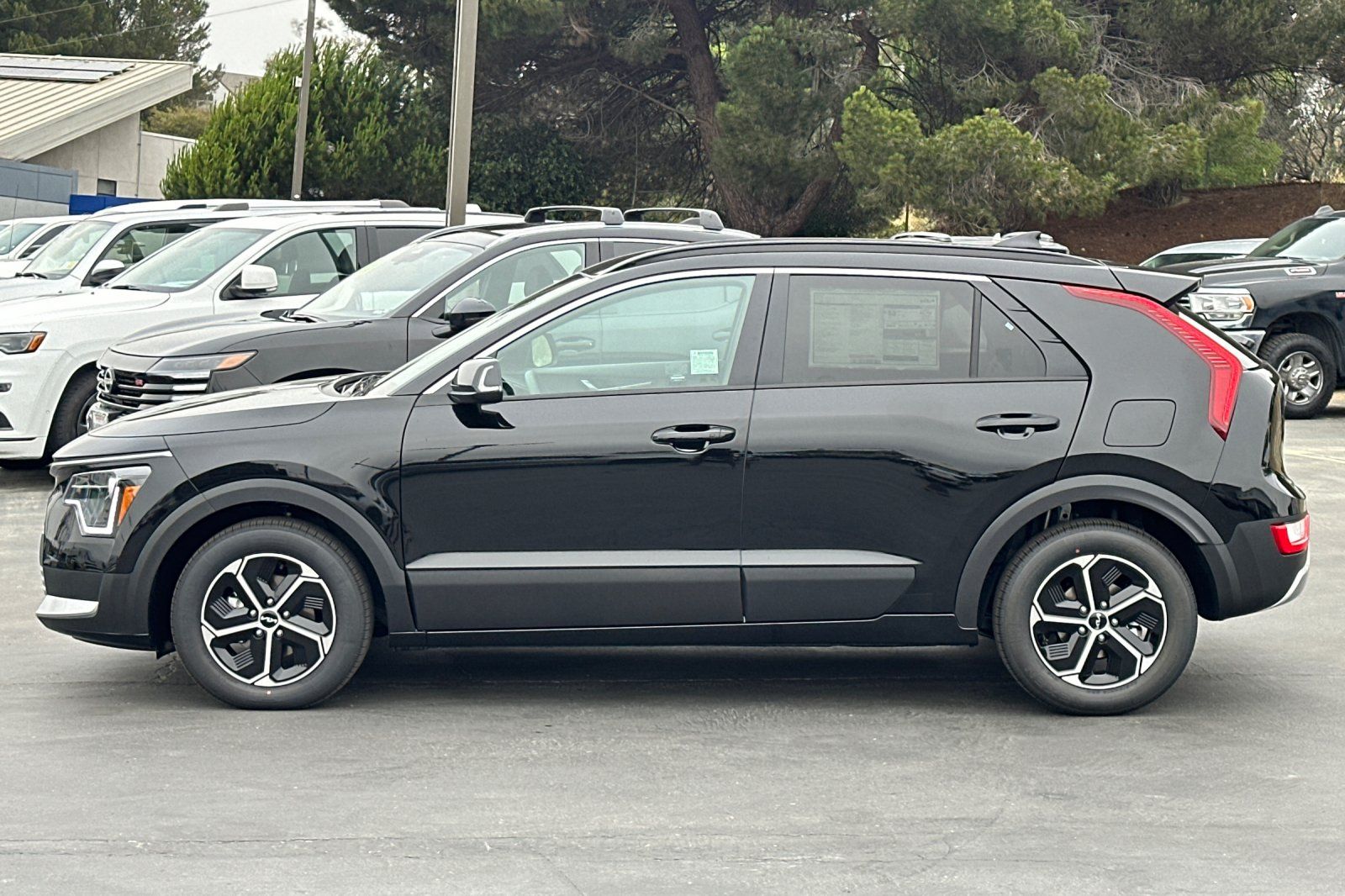 View vehicle photo 7